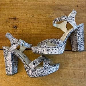 ANNE KLEIN SNAKESKIN HEELS SIZE 9